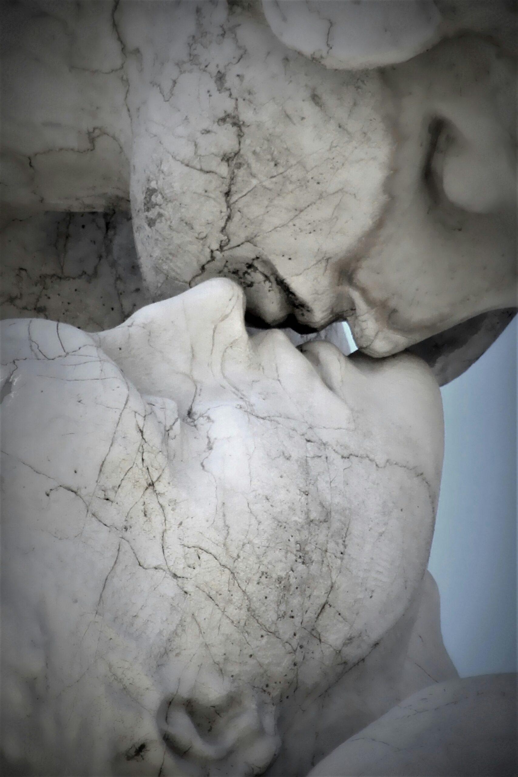 Intimacy statue heads