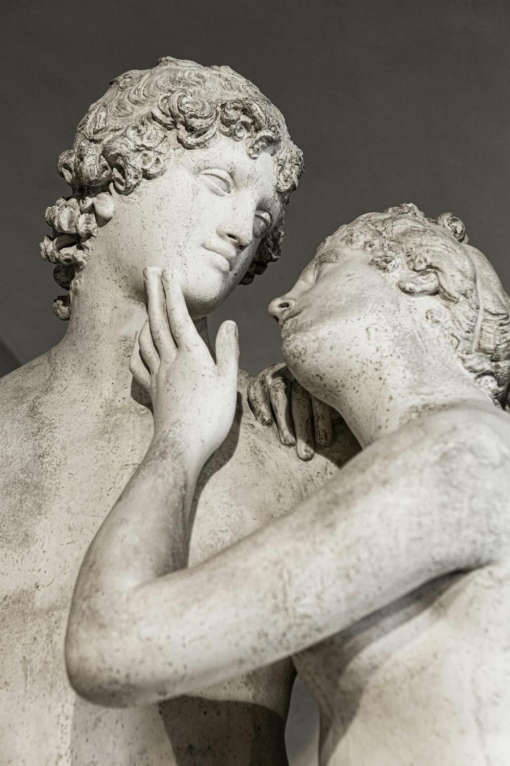 statues intimacy